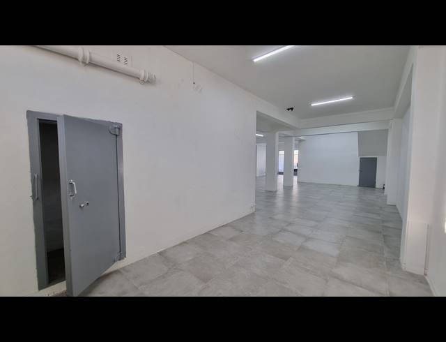 250M² BUILDING TO LET IN WOODSTOCK